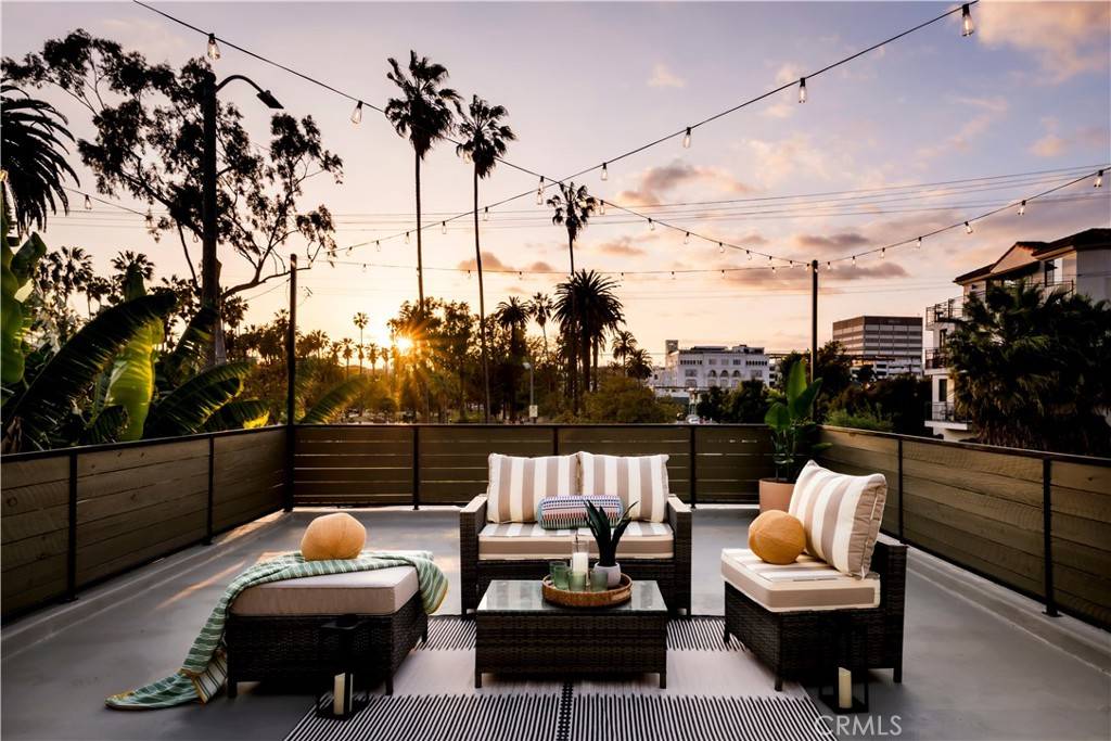 Los Angeles, CA 90026,1030 Echo Park AVE