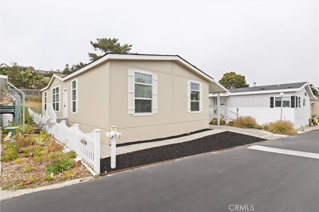 Cambria, CA 93428,1226 N Main ST #4