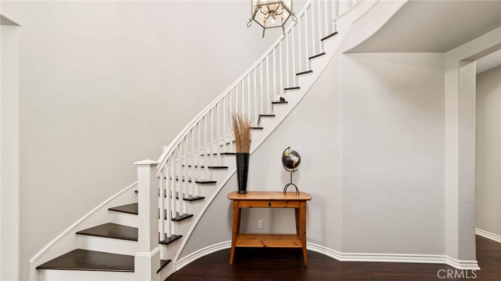 Altadena, CA 91001,637 Chaparral CT