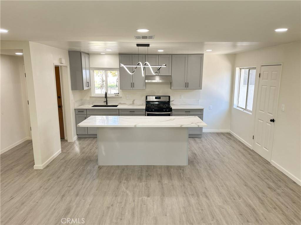 La Verne, CA 91750,1998 Craig WAY