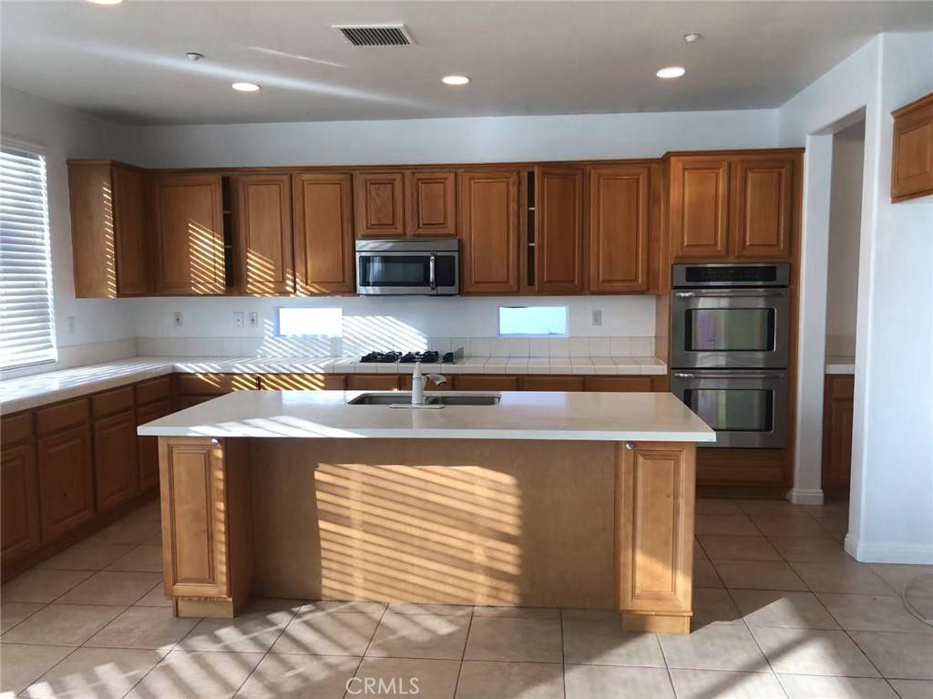 Riverside, CA 92505,11587 Trailway DR