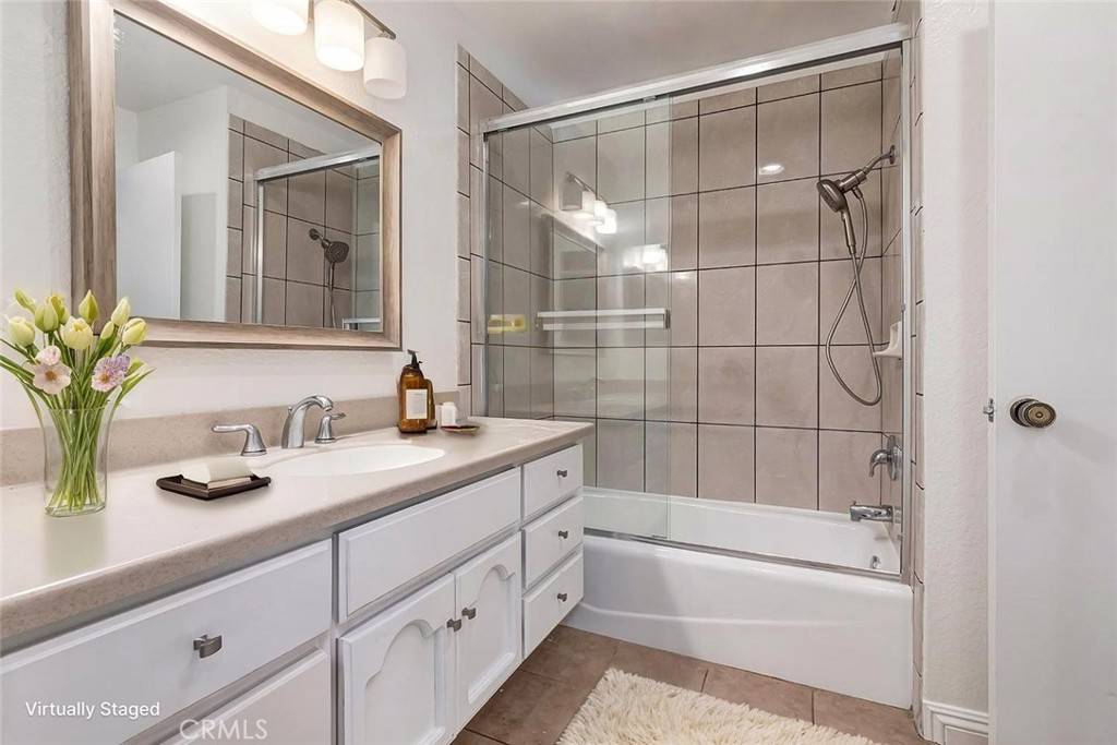 Diamond Bar, CA 91765,23060 Paseo De Terrado #2