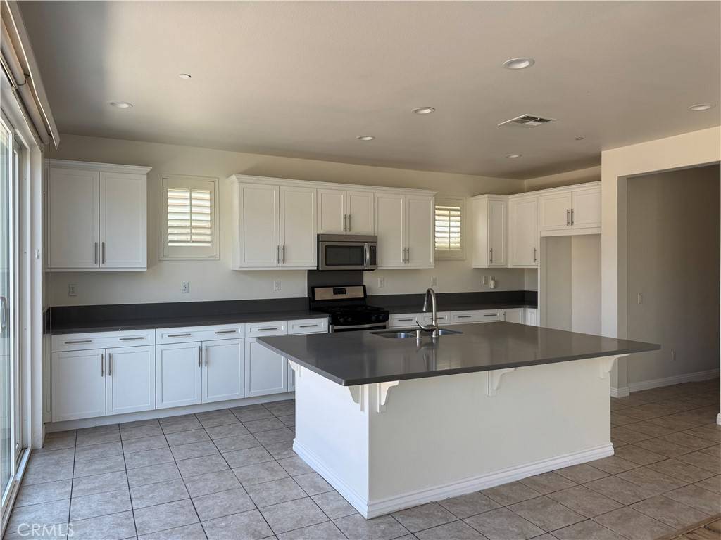 Ontario, CA 91764,3027 E Via Corvina