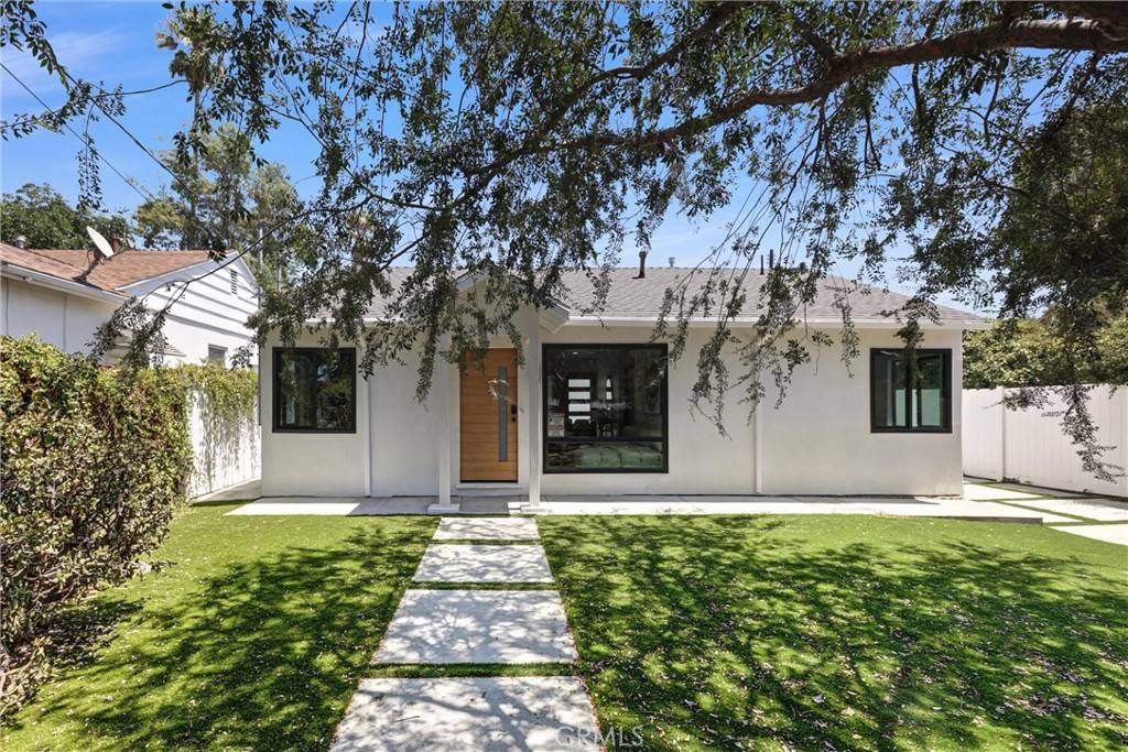 Sherman Oaks, CA 91411,5222 Cedros AVE