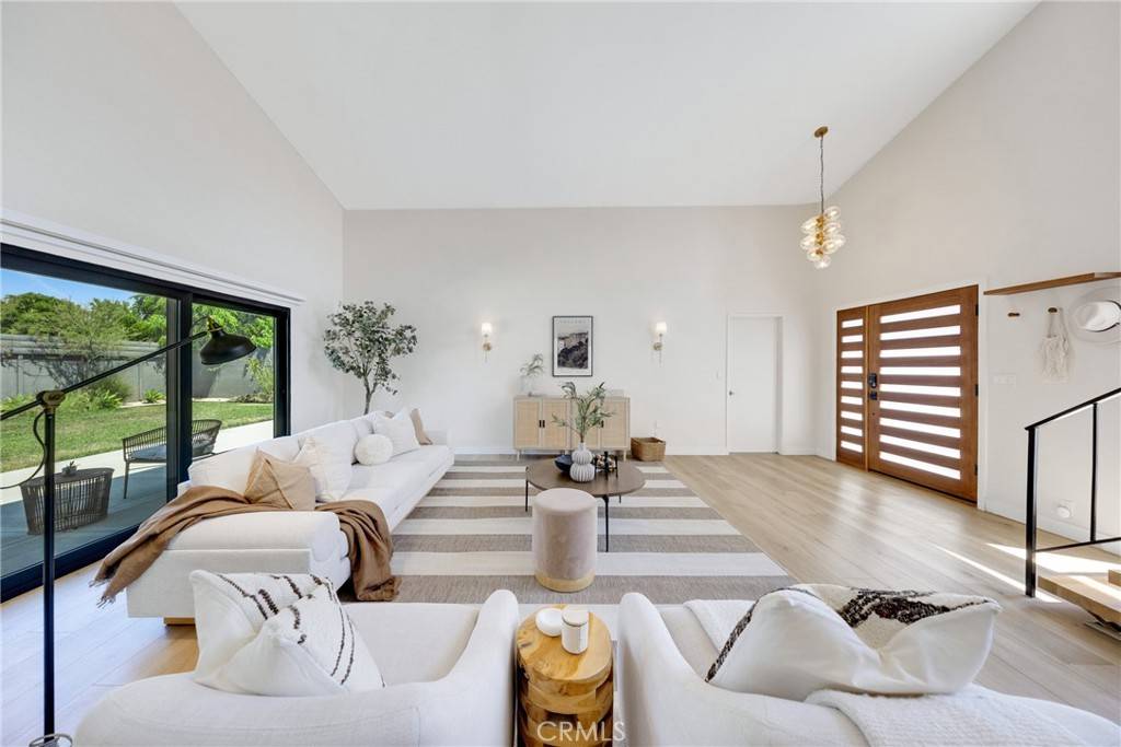 Placentia, CA 92870,421 Larry LN