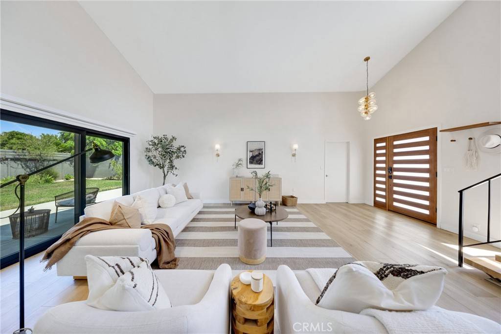 Placentia, CA 92870,421 Larry LN