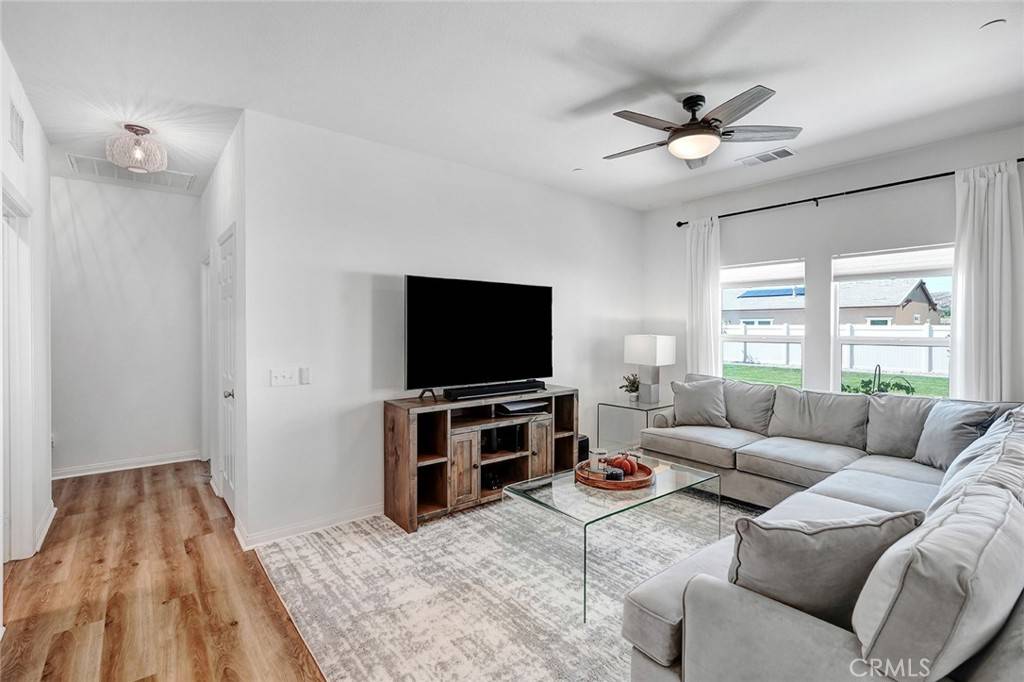 Menifee, CA 92584,26083 Redoak ST