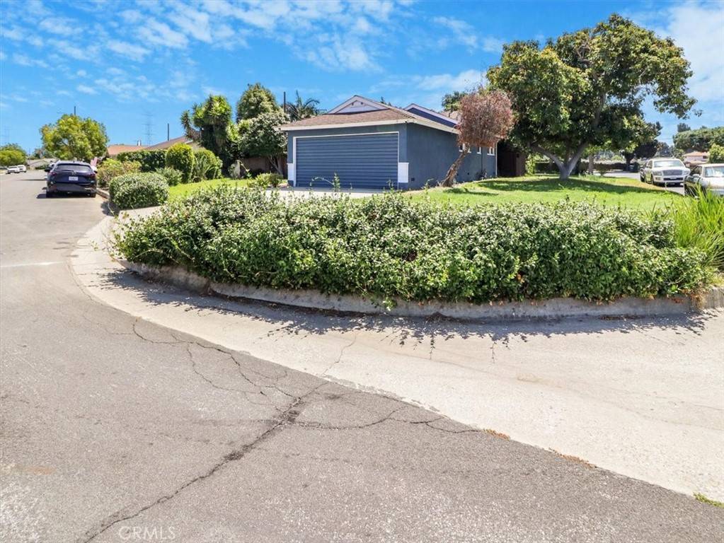 Downey, CA 90240,6502 Dos Rios RD