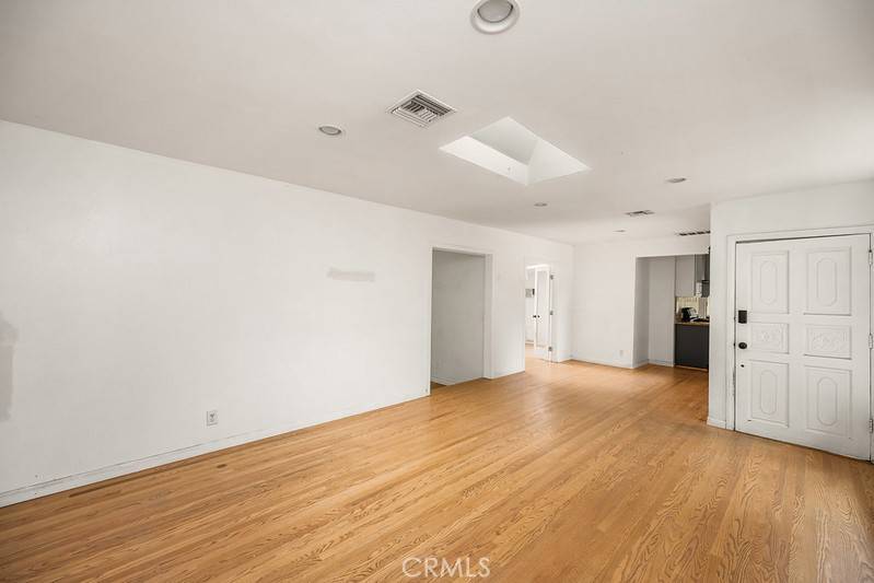 Woodland Hills, CA 91367,23221 Califa ST