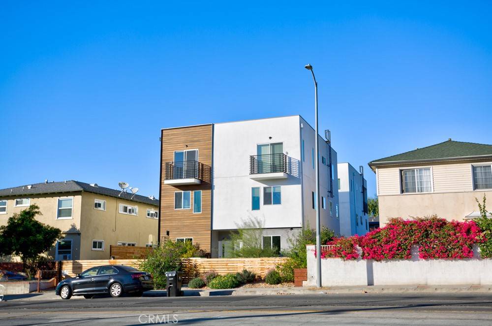 North Hollywood, CA 91601,11639 Burbank BLVD #1/2