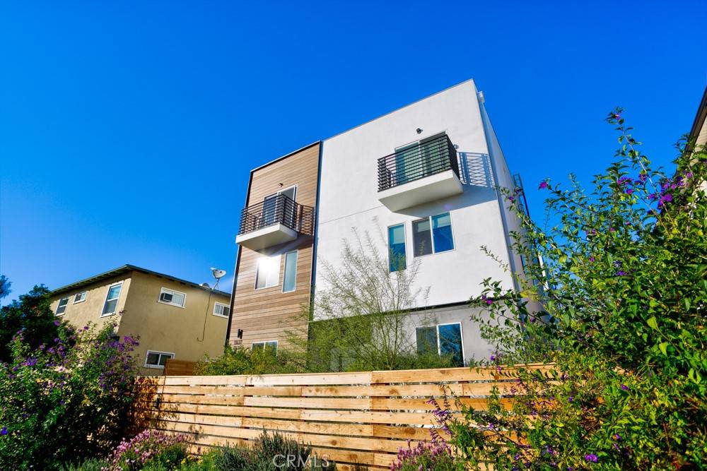 North Hollywood, CA 91601,11639 Burbank BLVD #1/2