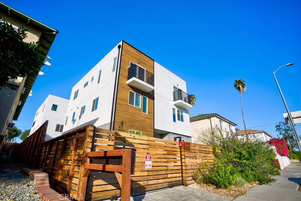 North Hollywood, CA 91601,11639 Burbank BLVD #1/2