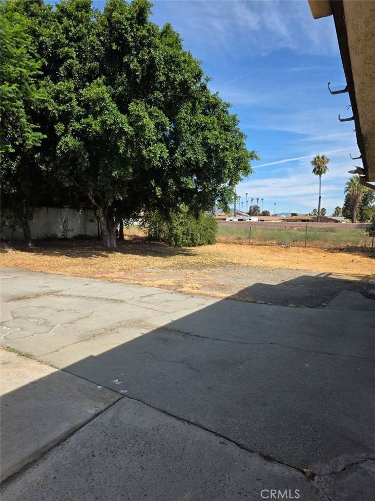 Fontana, CA 92335,17946 Merrill Ave