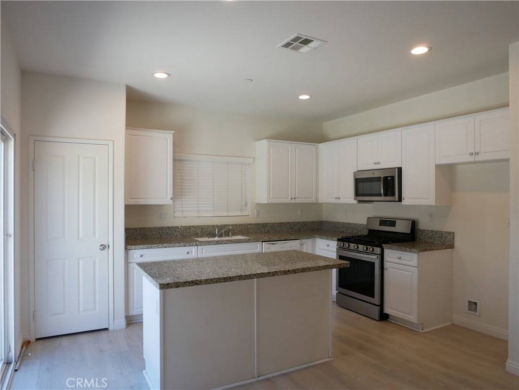 Ontario, CA 91761,2447 E Salem ST