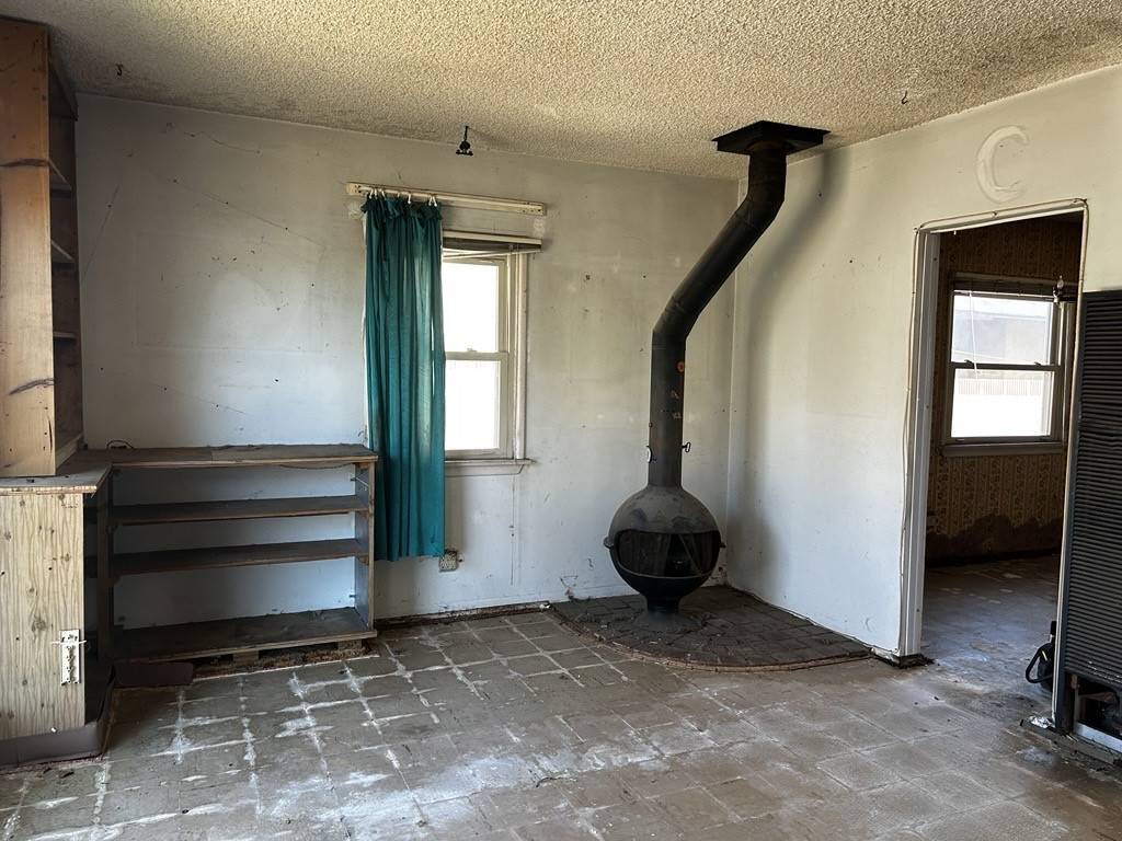 Lawndale, CA 90260,4556 W 164th ST