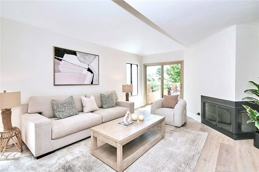 Diamond Bar, CA 91765,3005 La Paz LN #C