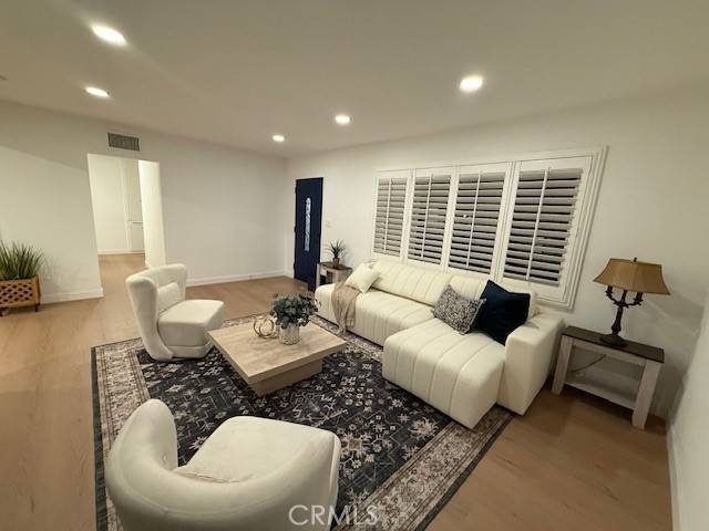 Long Beach, CA 90815,2690 Senasac AVE