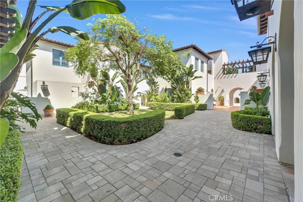 Rolling Hills Estates, CA 90274,999 Silver Spur RD