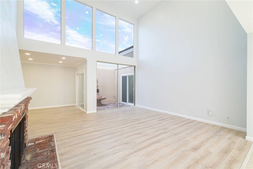 Irvine, CA 92612,4922 Hemlock
