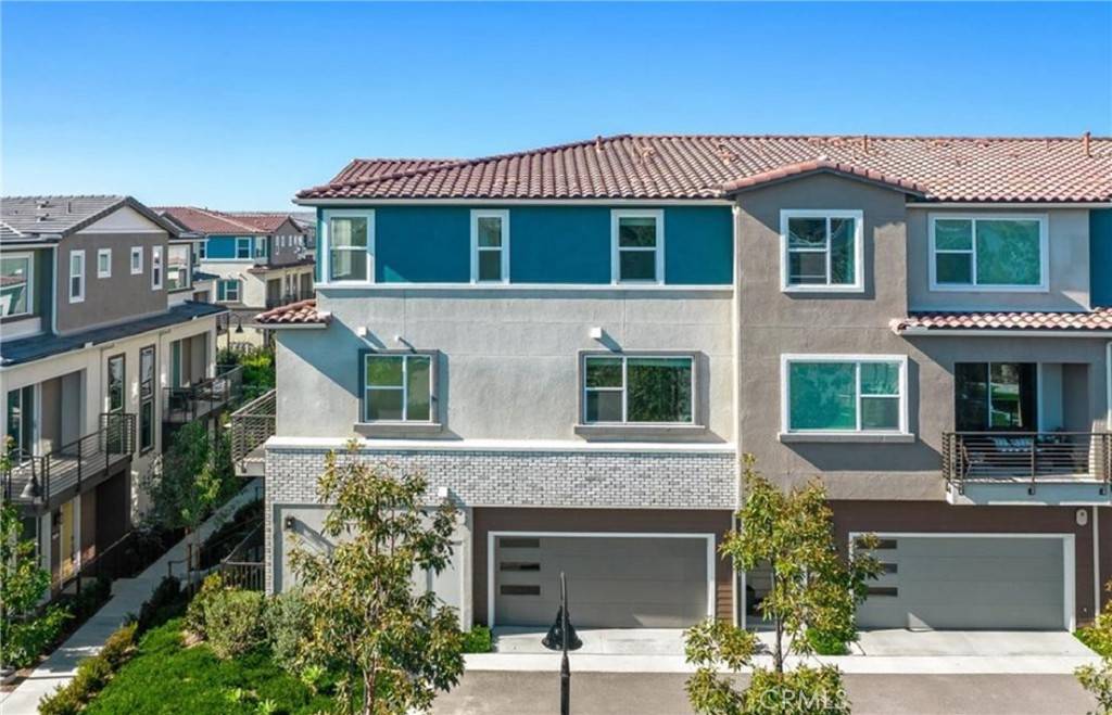 Lake Forest, CA 92630,319 Carmona