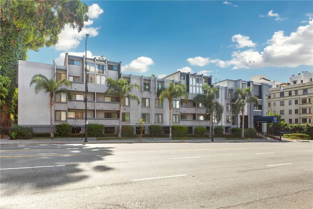 Los Angeles, CA 90068,1940 N Highland AVE #3