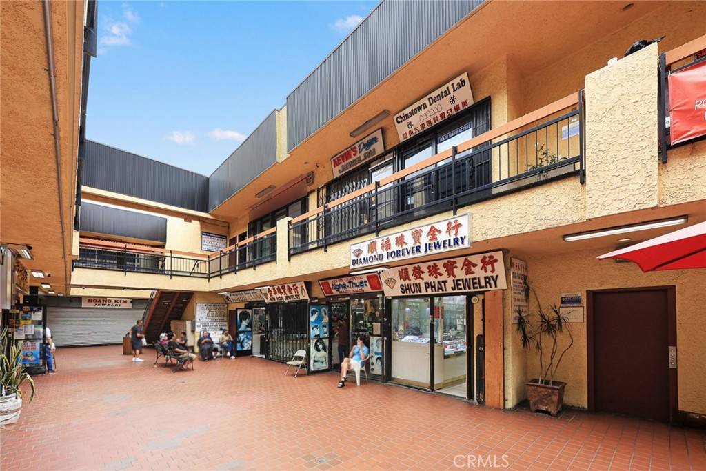 Los Angeles, CA 90012,818 N Broadway