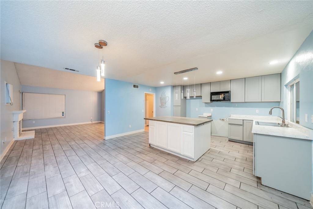 Rialto, CA 92376,261 N Vine