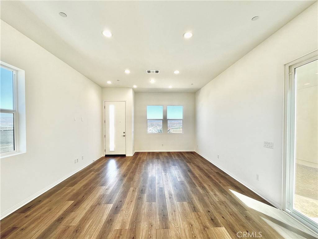 Valencia, CA 91381,27391 Powder Ridge CT