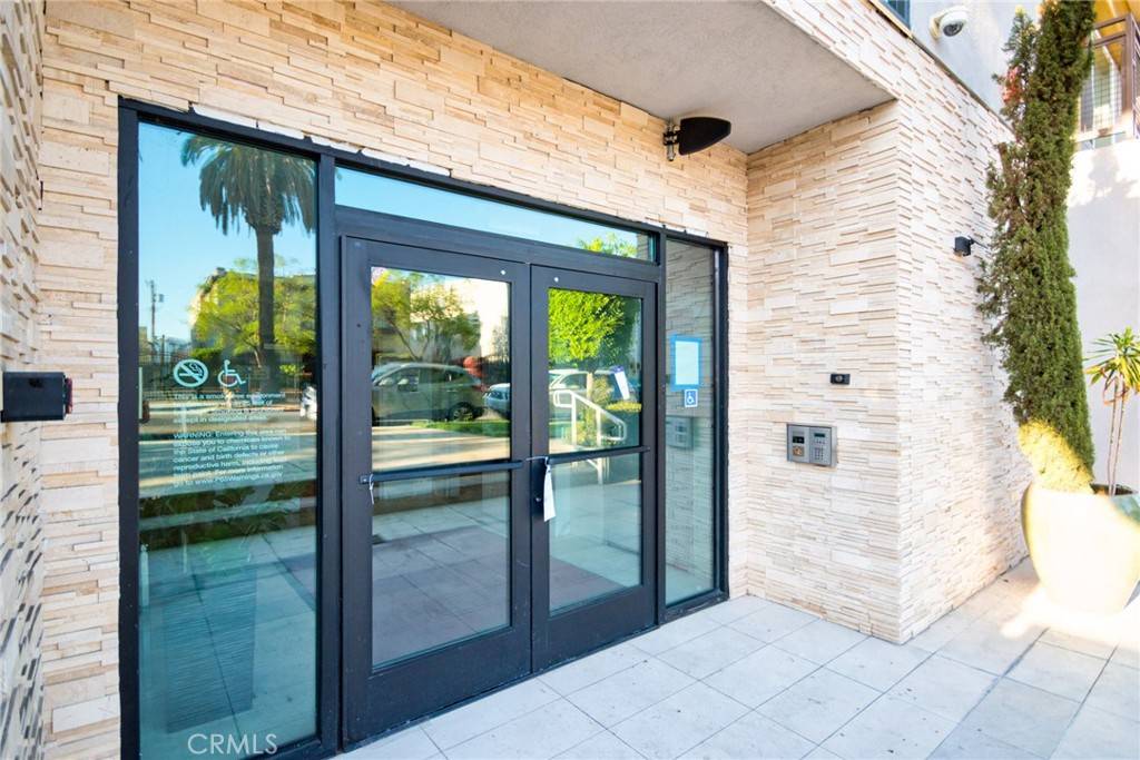 Los Angeles, CA 90005,2939 Leeward #512