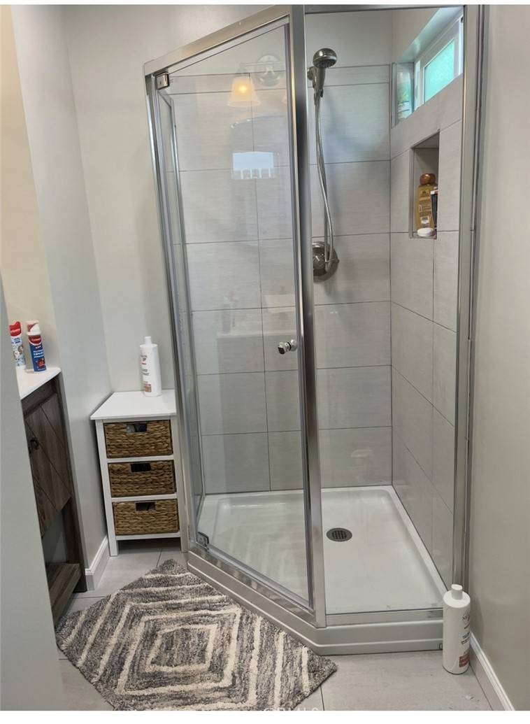 Los Angeles, CA 90022,410 S Hillview