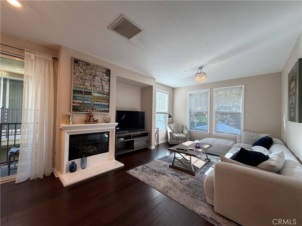 Claremont, CA 91711,615 W 1st