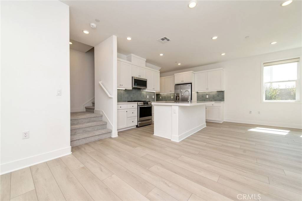 Irvine, CA 92618,474 Lobata