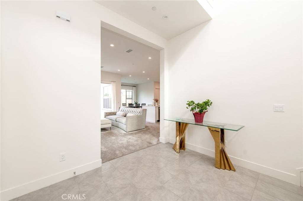 Irvine, CA 92618,258 Maricopa