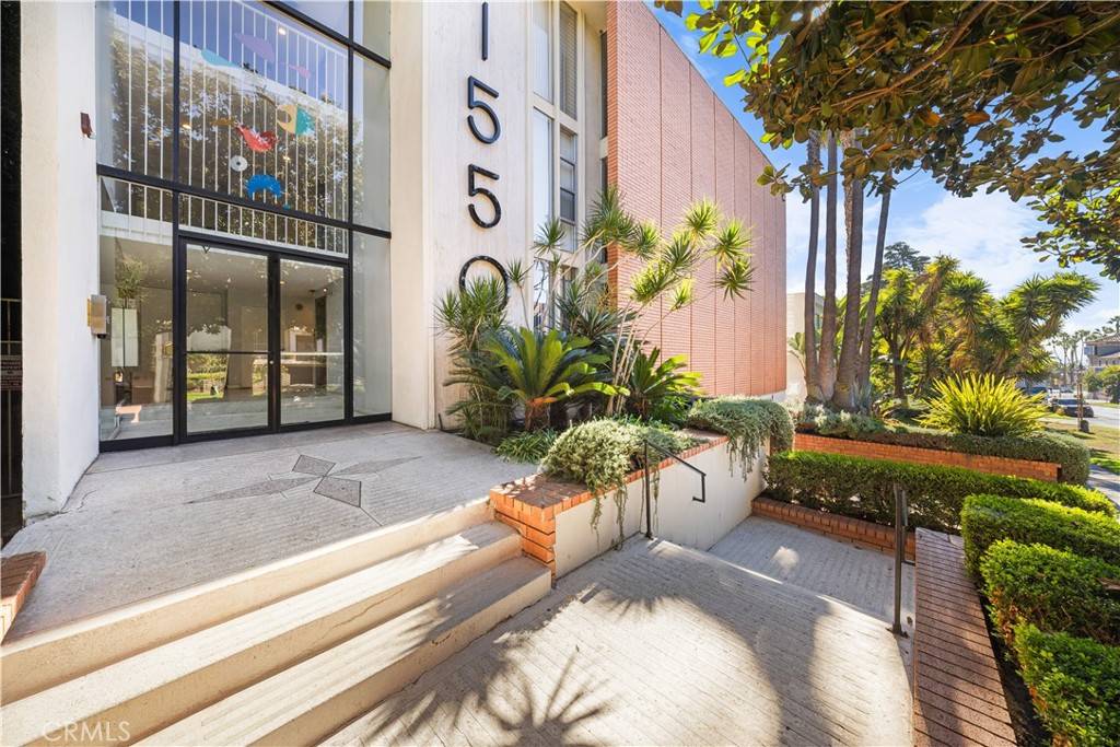 Los Angeles, CA 90046,1550 N Laurel AVE N #203