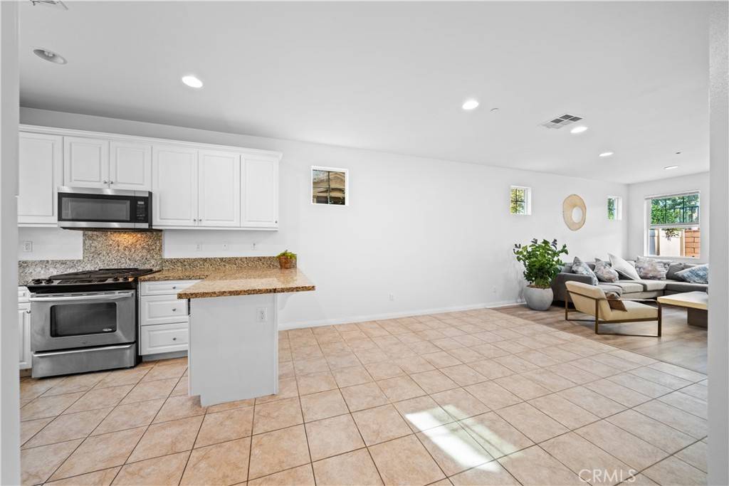 Ontario, CA 91764,2927 E Via terrano