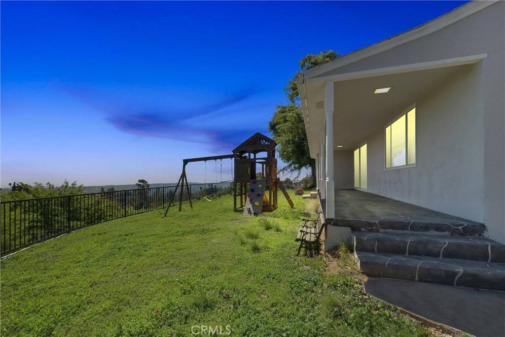 La Habra Heights, CA 90631,918 Dorothea RD