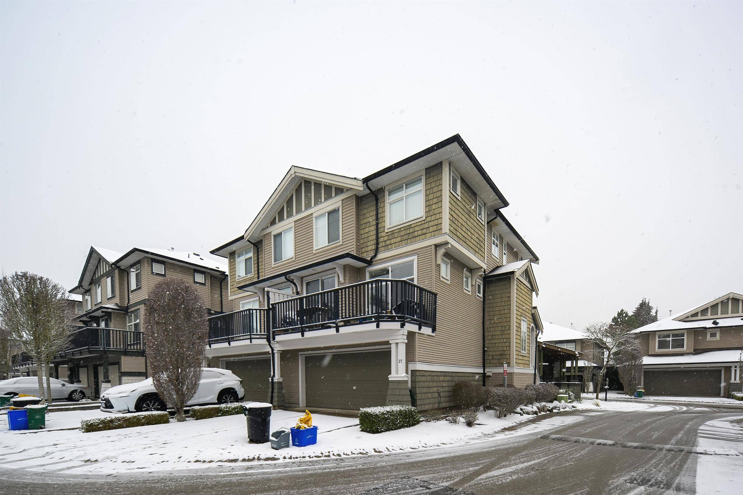 Richmond, BC V6Y 4M5,9833 Keefer AVE #37