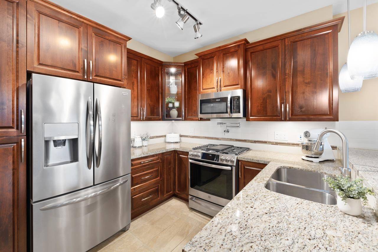 Abbotsford, BC V2T 0G7,32445 Simon AVE #110