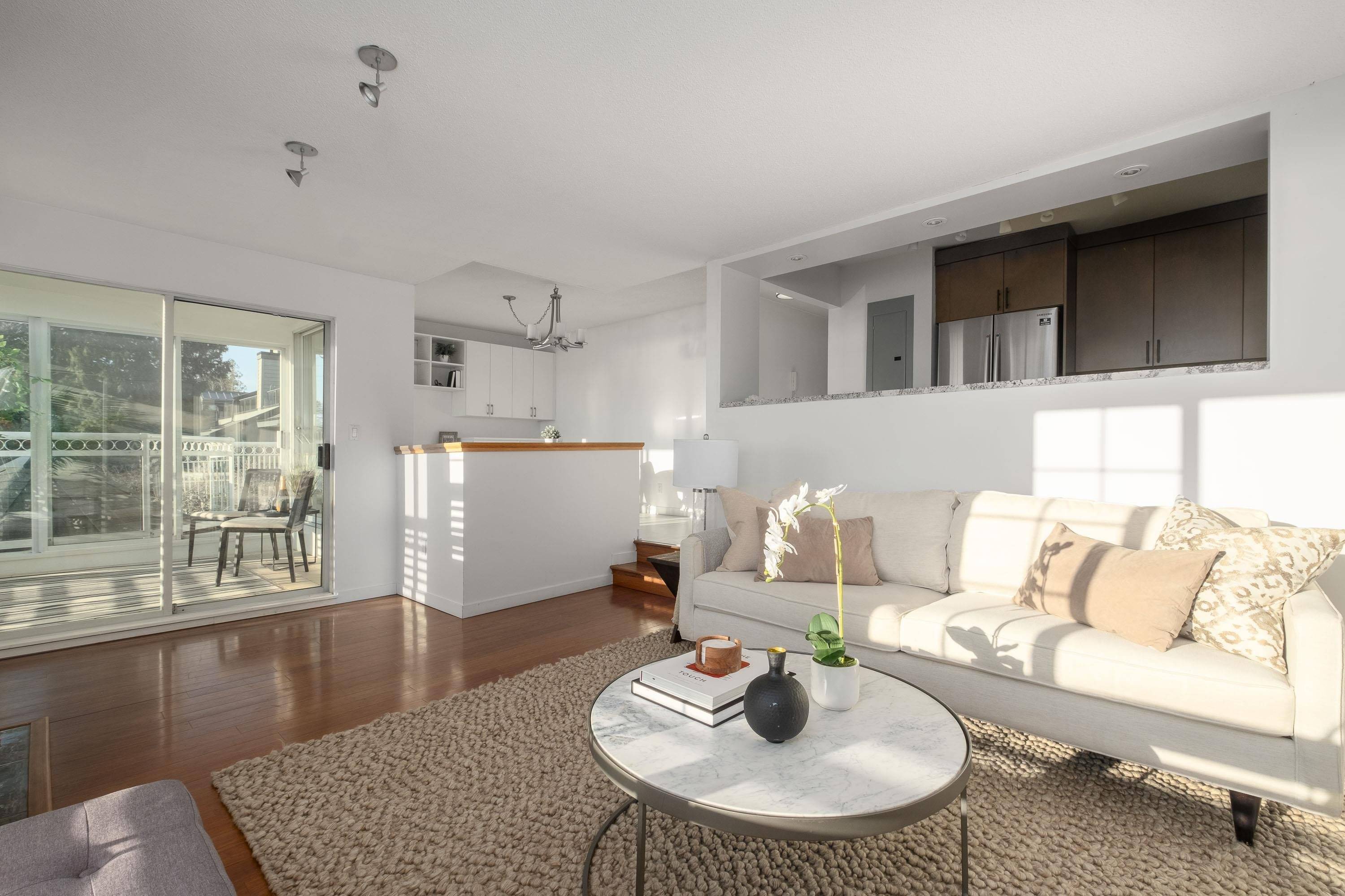 West Vancouver, BC V7V 1Y1,2440 Haywood AVE #202