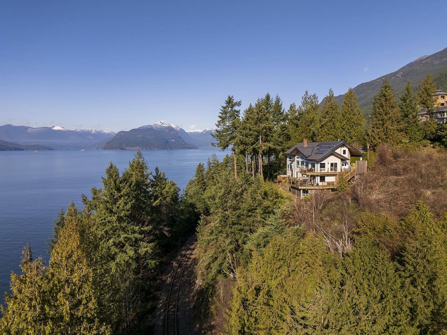 Lions Bay, BC V0N 2E0,70 Sweetwater PL