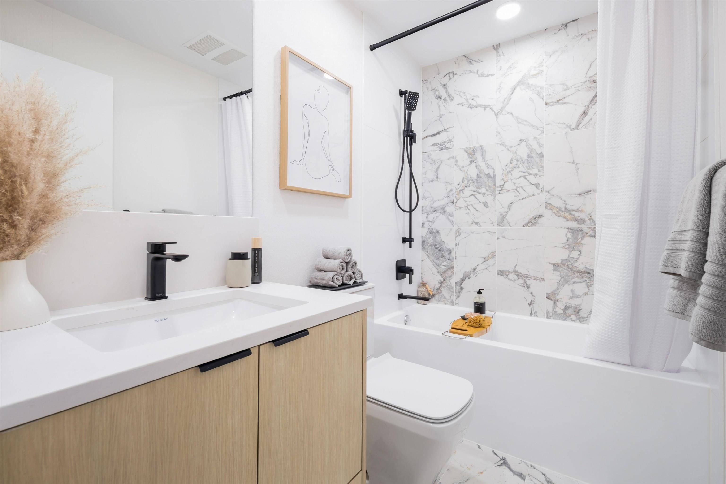 North Vancouver, BC V7L 1G2,402 E 3rd ST #414