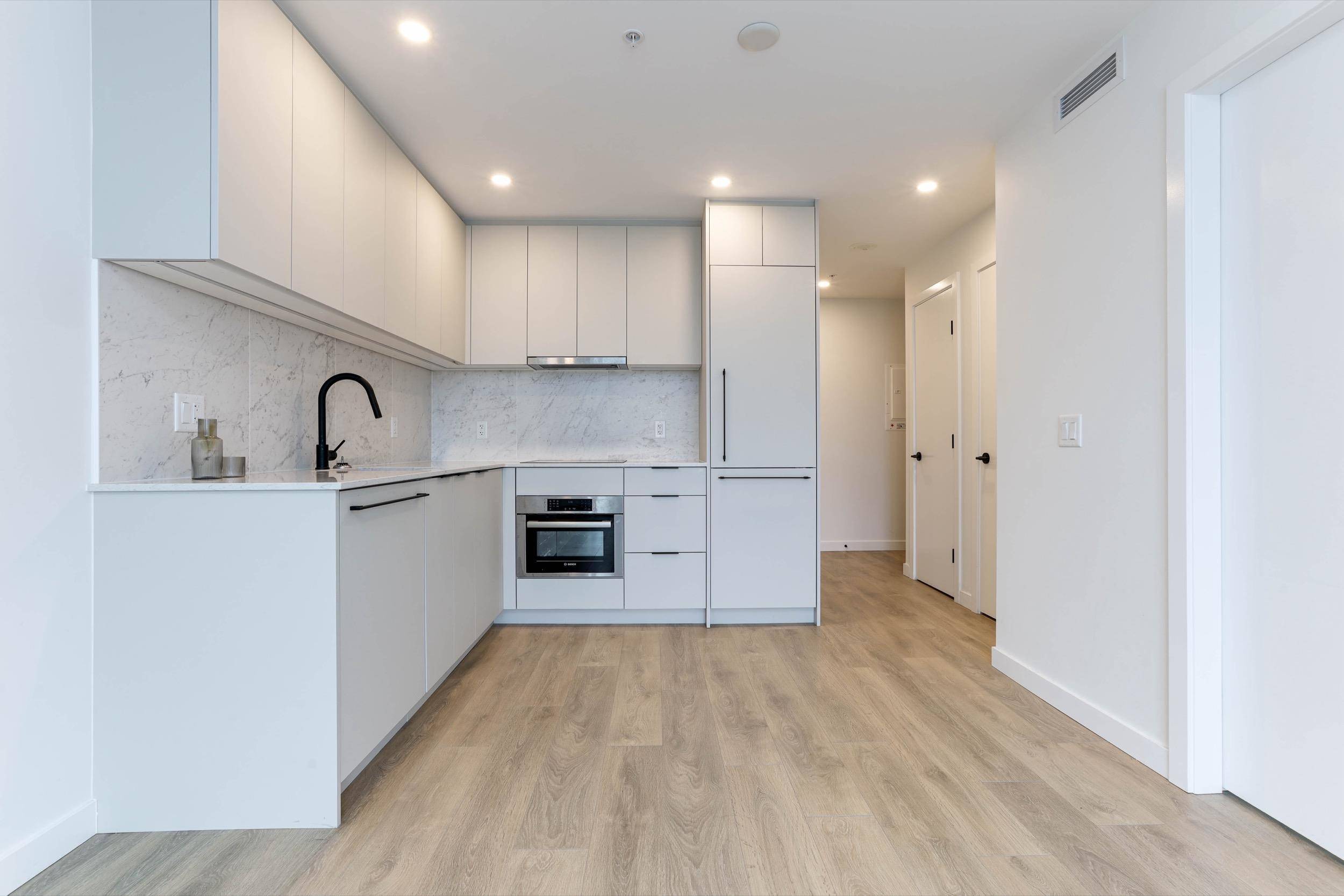 Surrey, BC V3T 1N7,13685 102 AVE #1712