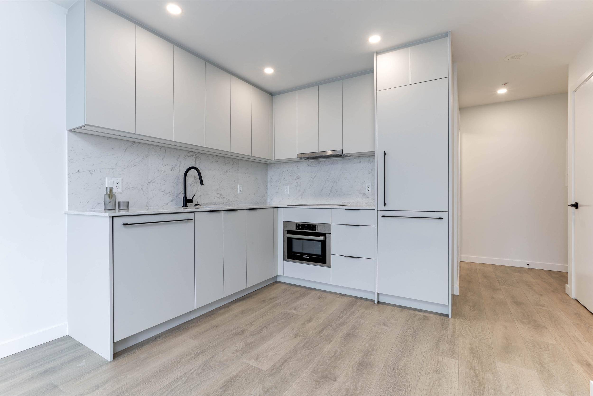 Surrey, BC V3T 1N7,13685 102 AVE #1712