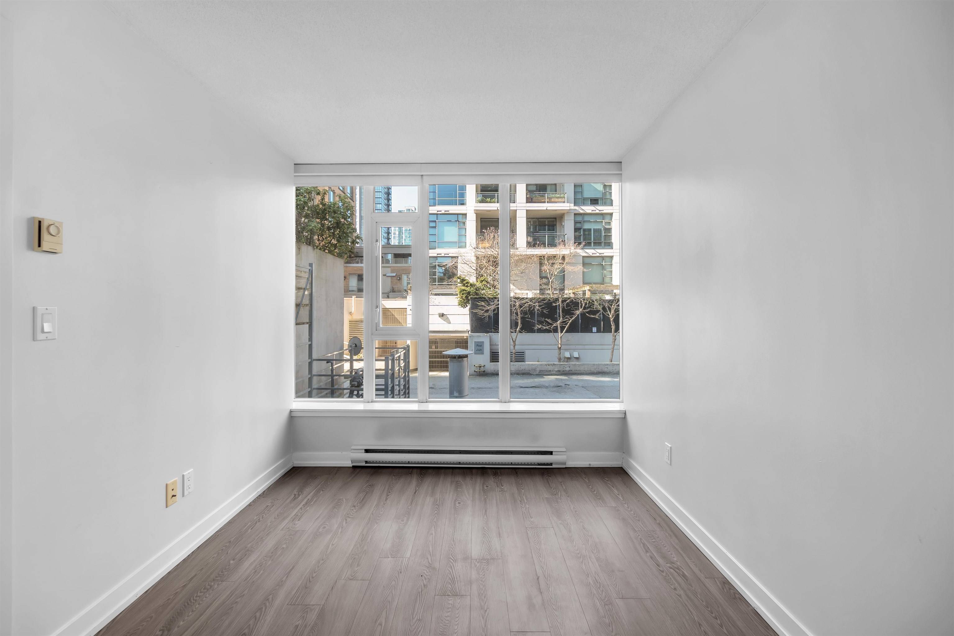 Vancouver, BC V6B 0B1,1133 Homer ST #202