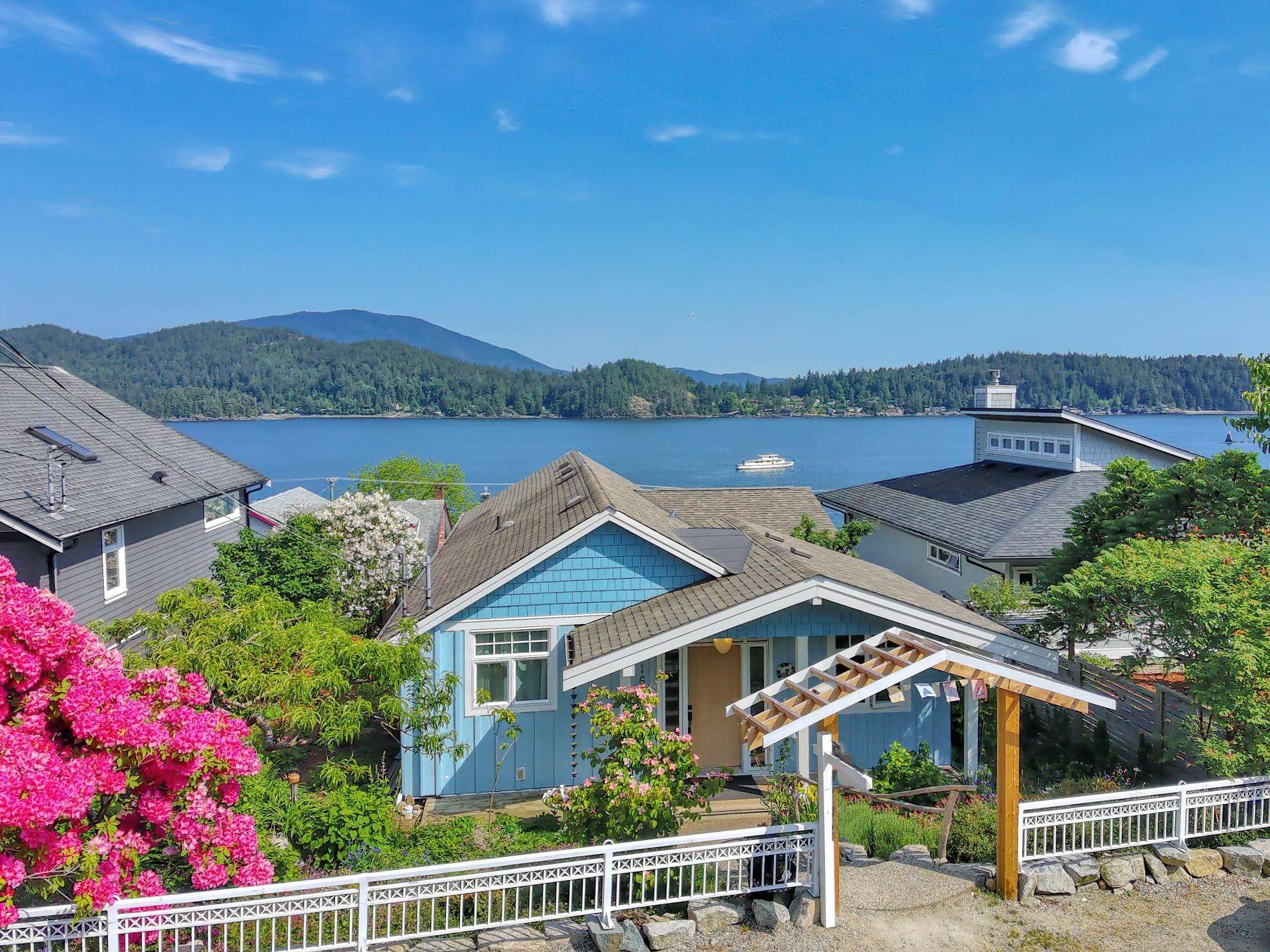 Gibsons, BC V0N 1V9,616 Seaview RD