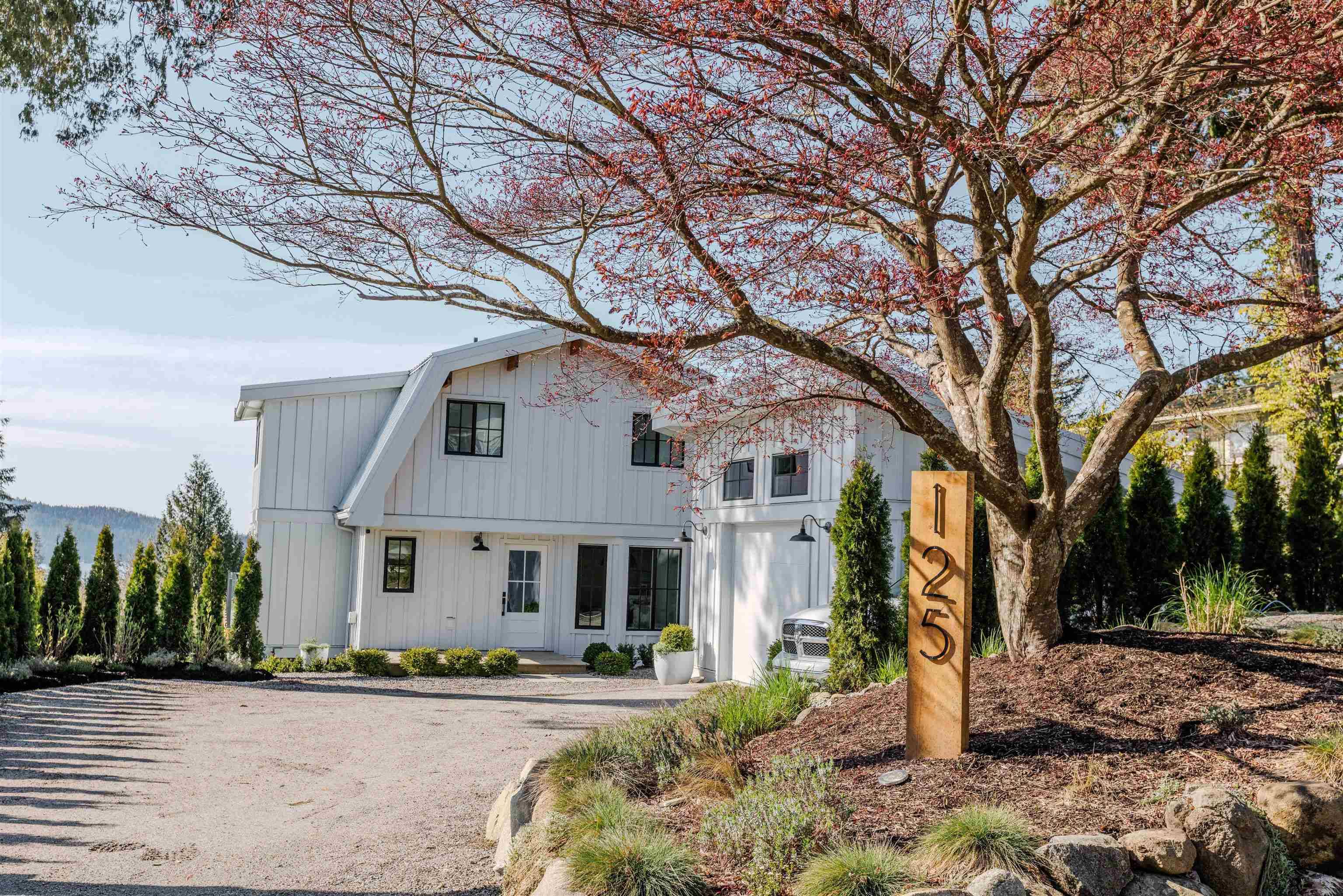 Gibsons, BC V0N 1V6,125 Wharf RD