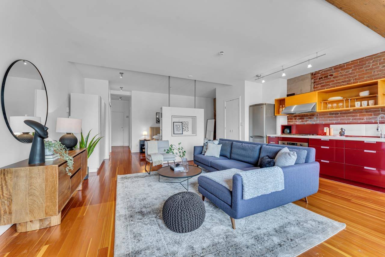 Vancouver, BC V6B 2L3,528 Beatty ST #701