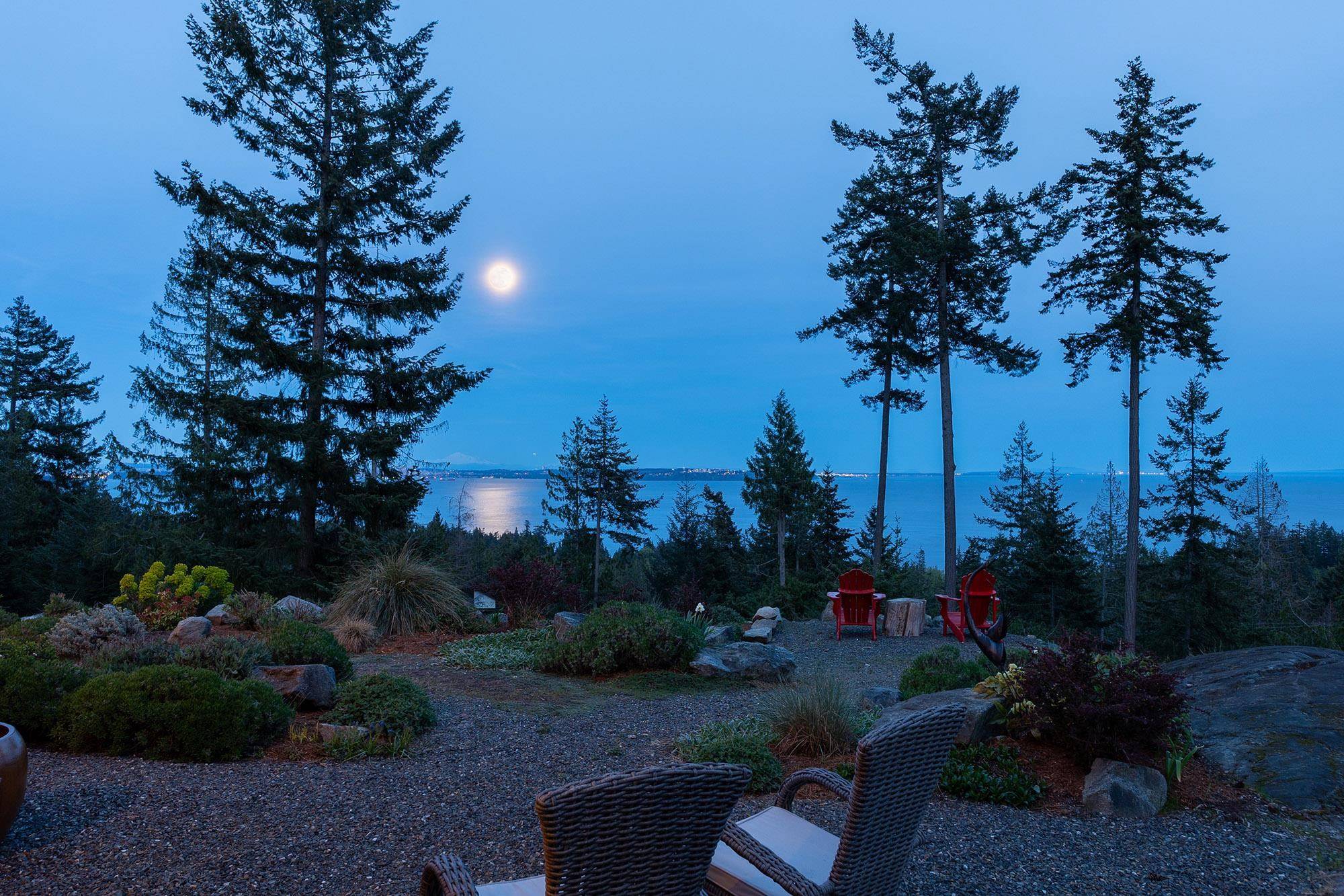 Bowen Island, BC V0N 1G2,1004 Cowan Point DR