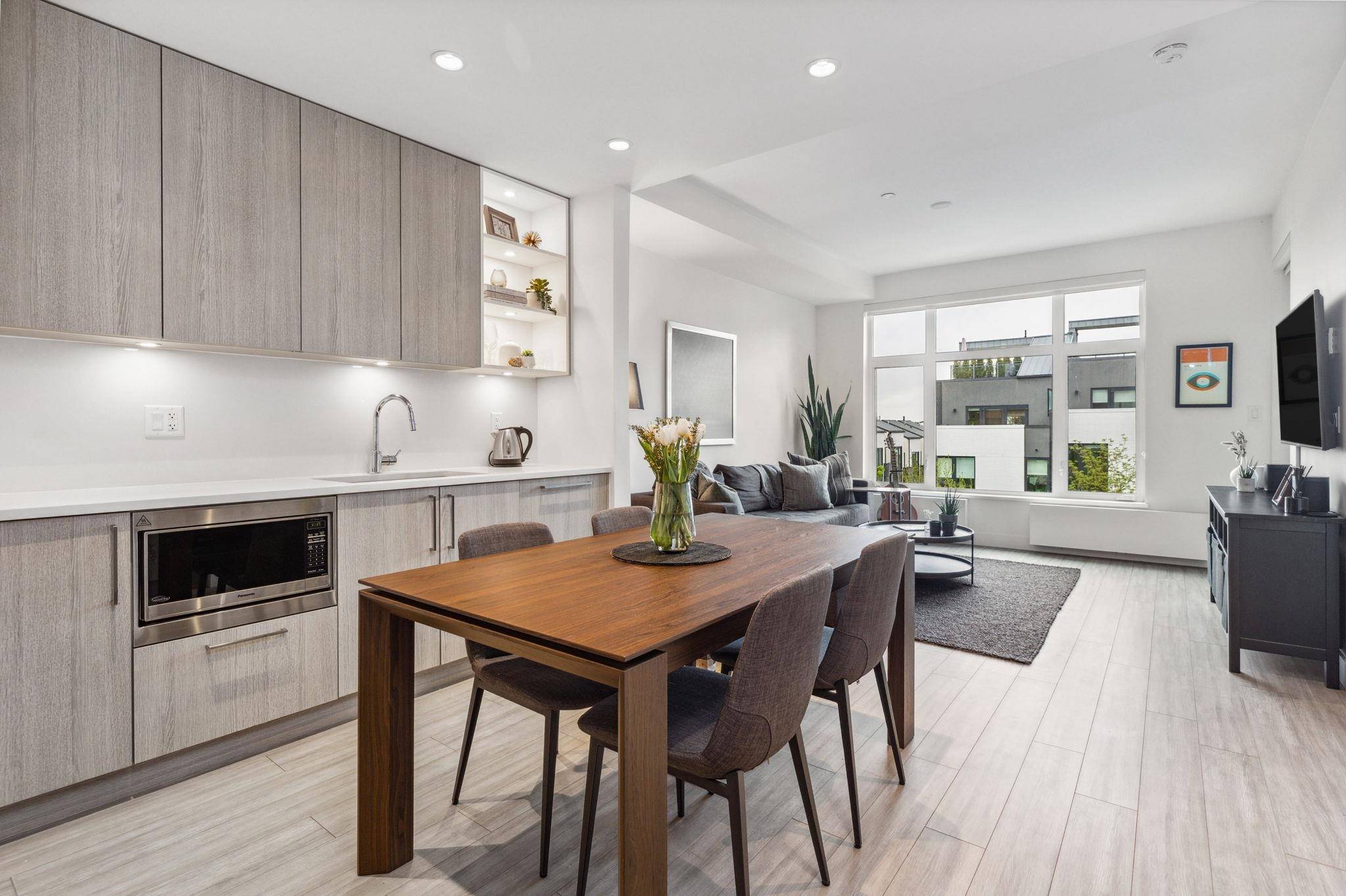 North Vancouver, BC V7L 1G8,707 E 3rd ST #202