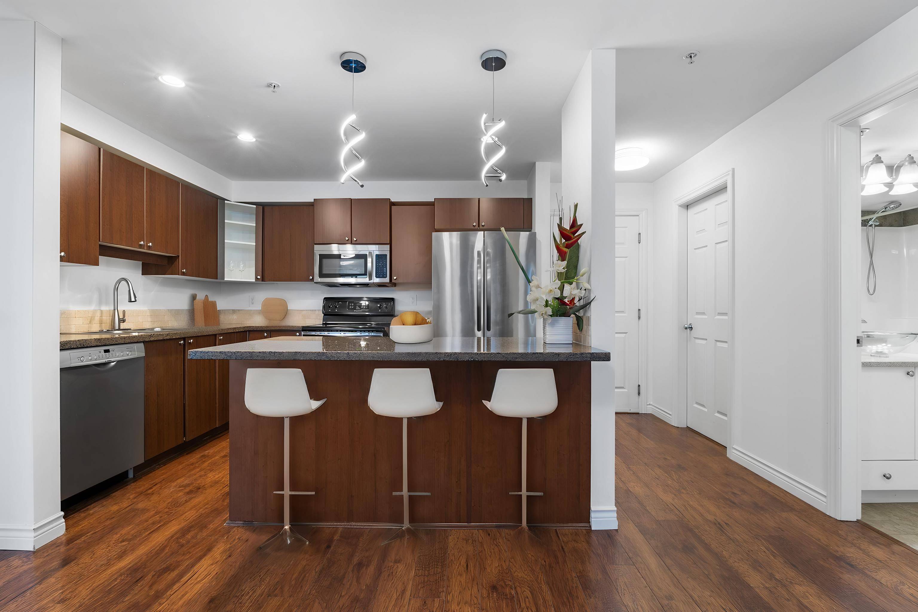 Langley, BC V3A 1G2,5454 198 ST #304